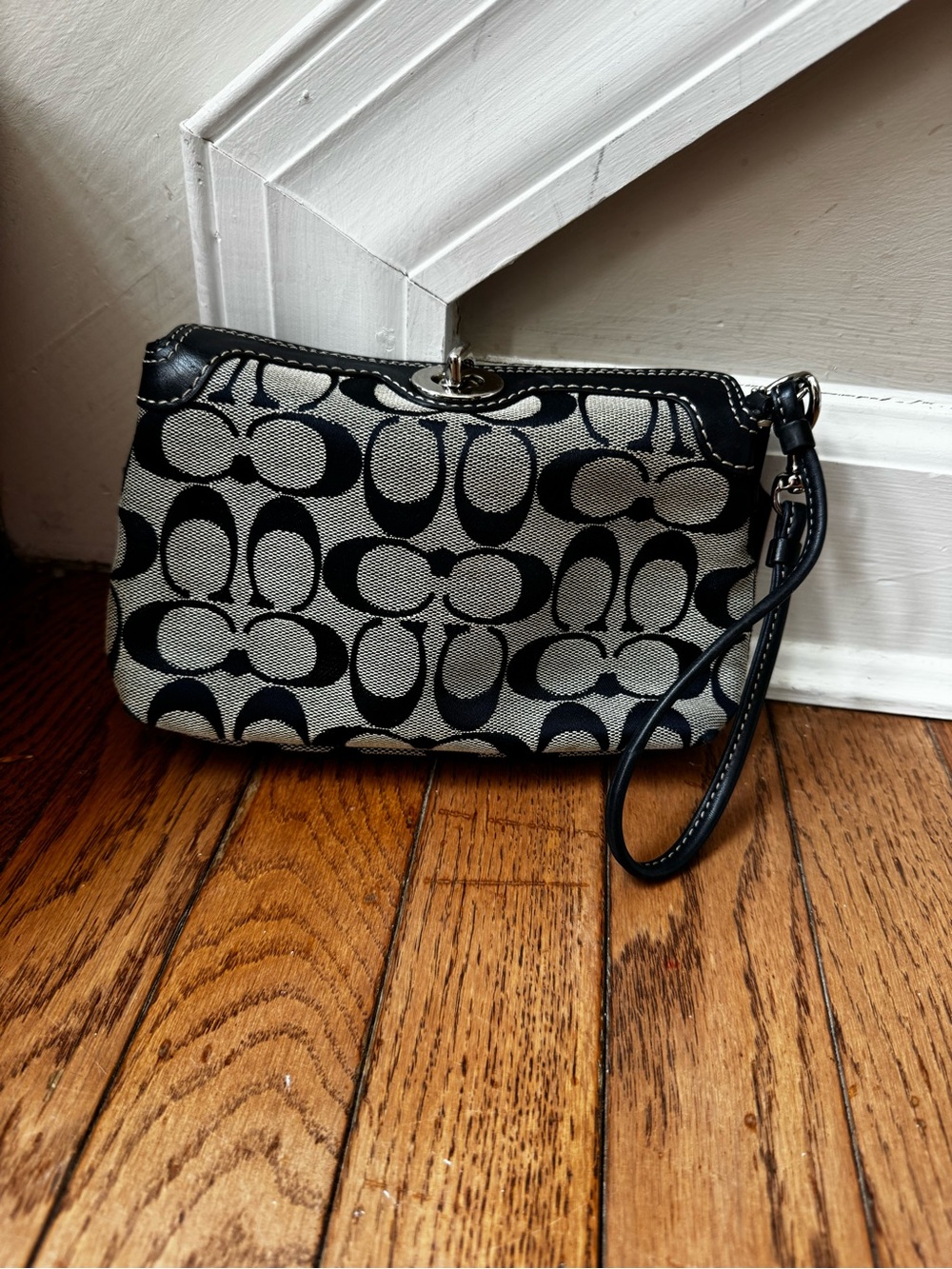 Coach Navy and Cream Signature Canvas Wristlet Y2K - Picture 2 of 3